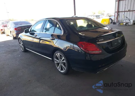 2018 Mercedes-Benz C 300 из США, поврежденный, VIN 55SWF4JB2JU276911